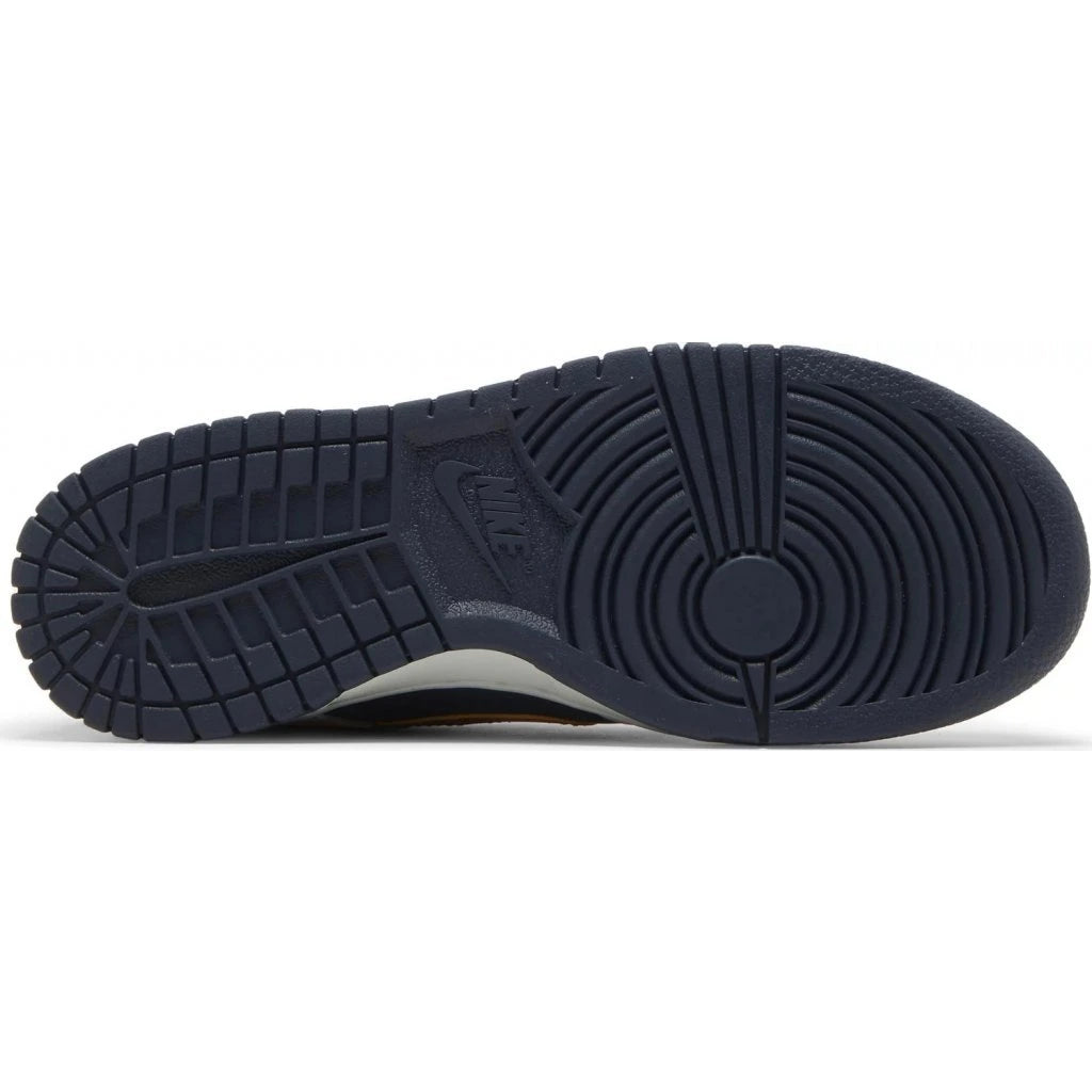 Nike Dunk Low SE Copper Swoosh